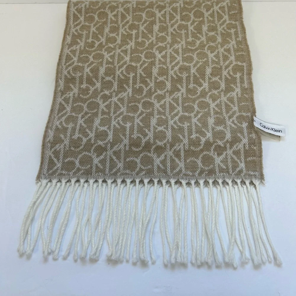 Calvin Klein Signature & solid boarder scarf/ NWOT / beige n cream
